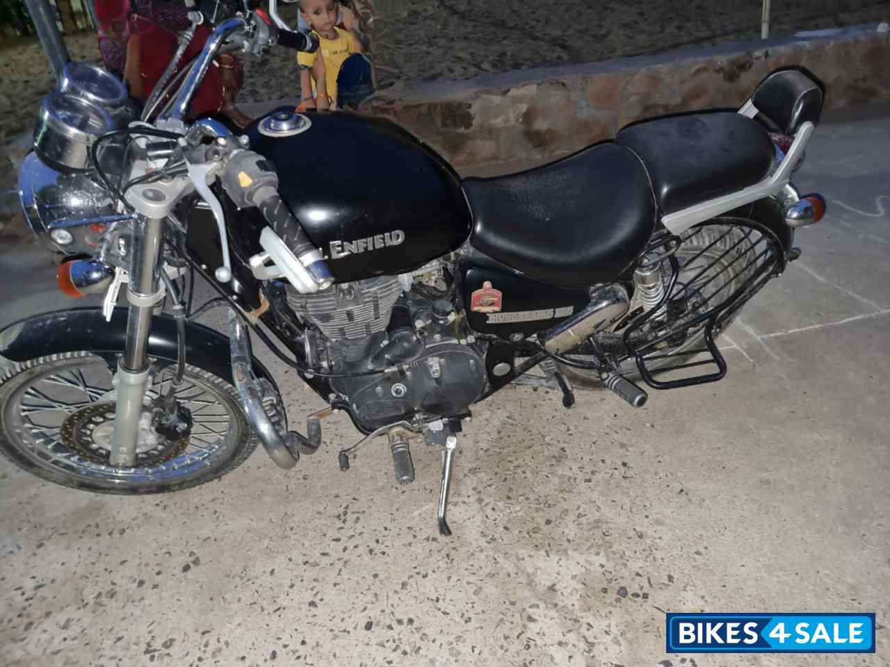 Black Royal Enfield Thunderbird 350 Black Royal Enfield Thunderbird 350