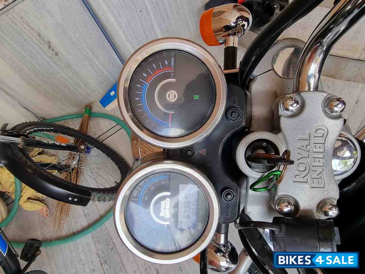 Black Royal Enfield Thunderbird 350 Black Royal Enfield Thunderbird 350