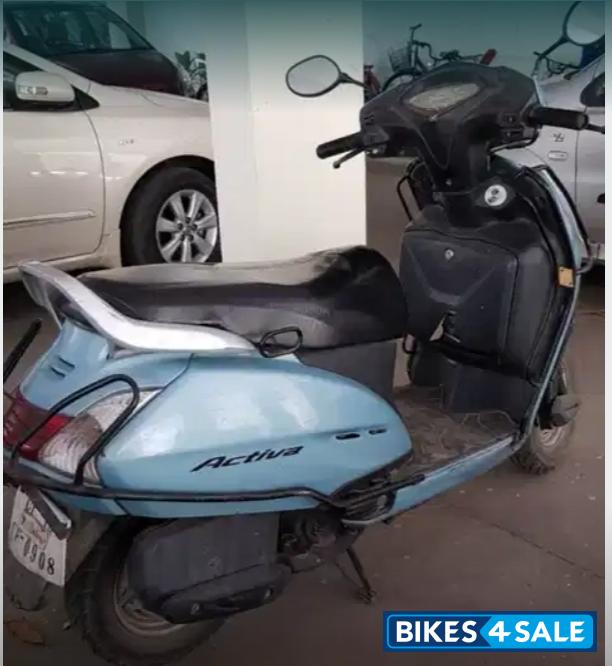 Blue Met Honda Activa