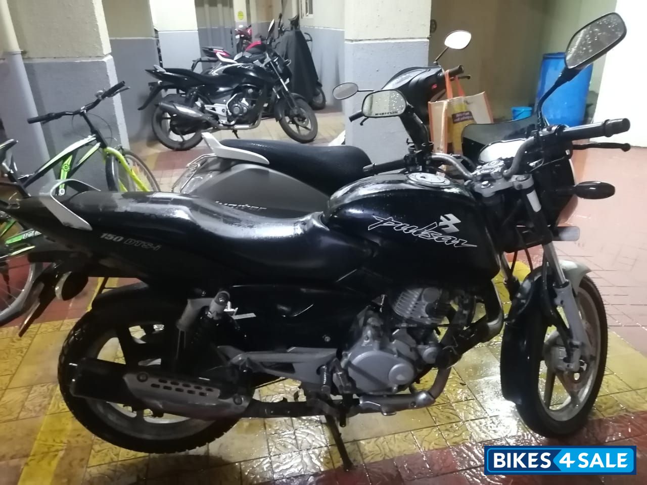 Black Bajaj Pulsar 150 DTSi Black Bajaj Pulsar 150 DTSi