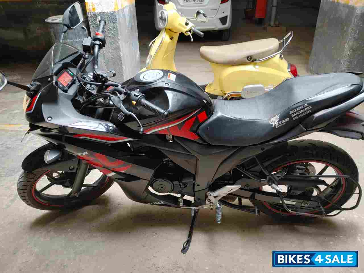 Black Suzuki Gixxer SF