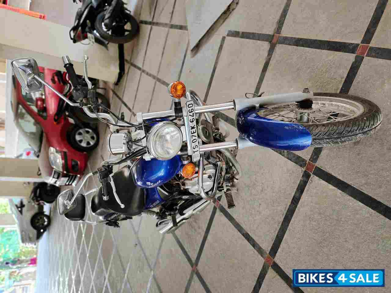 Bajaj Avenger 220 DTS-i Bajaj Avenger 220 DTS-i