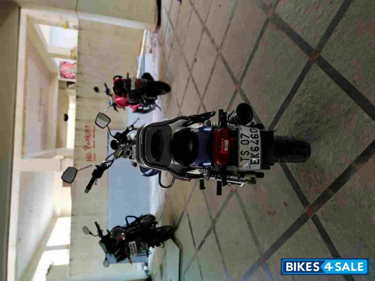 Bajaj Avenger 220 DTS-i Bajaj Avenger 220 DTS-i
