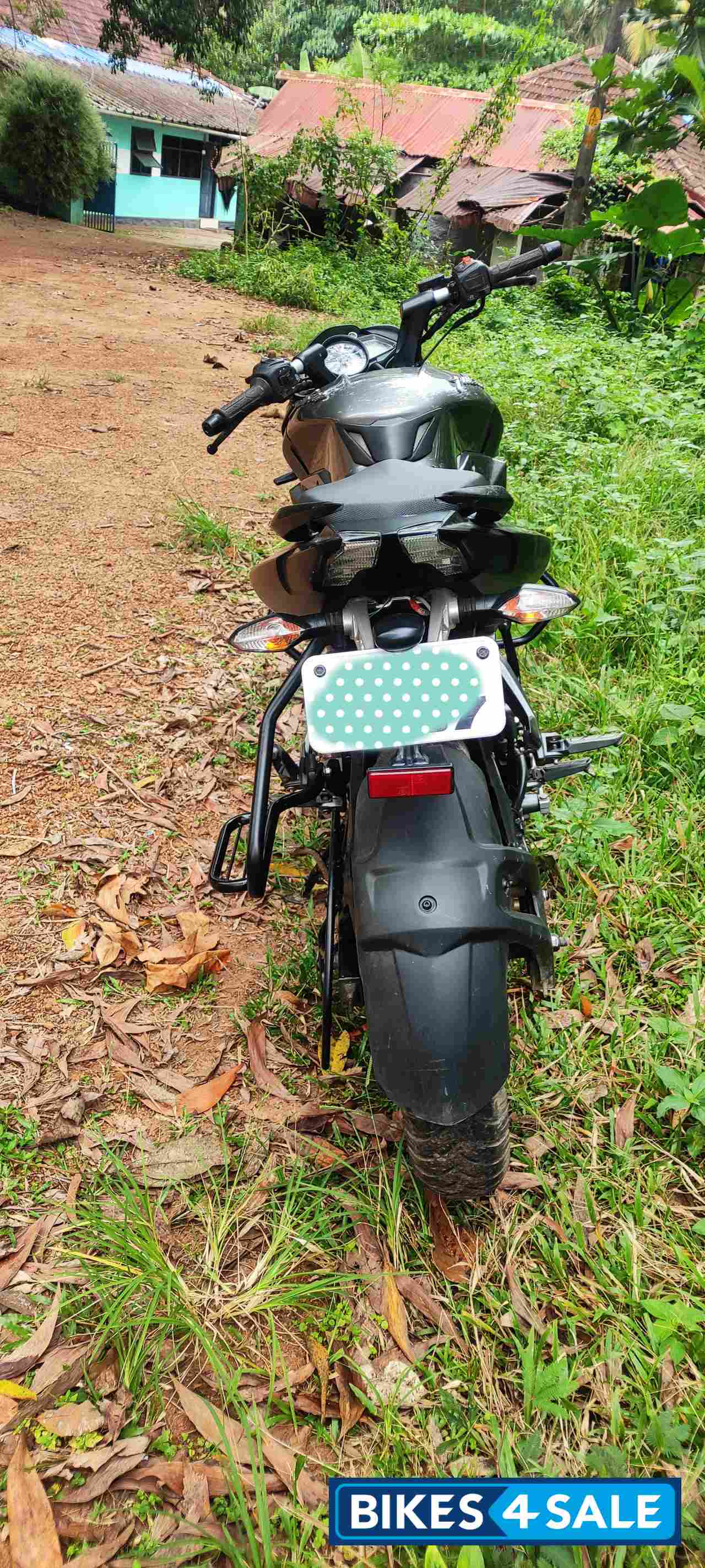 Glossy Grey Bajaj Pulsar NS 160