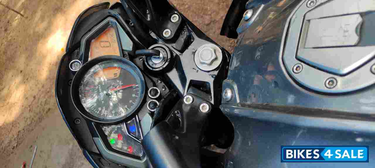 Glossy Grey Bajaj Pulsar NS 160