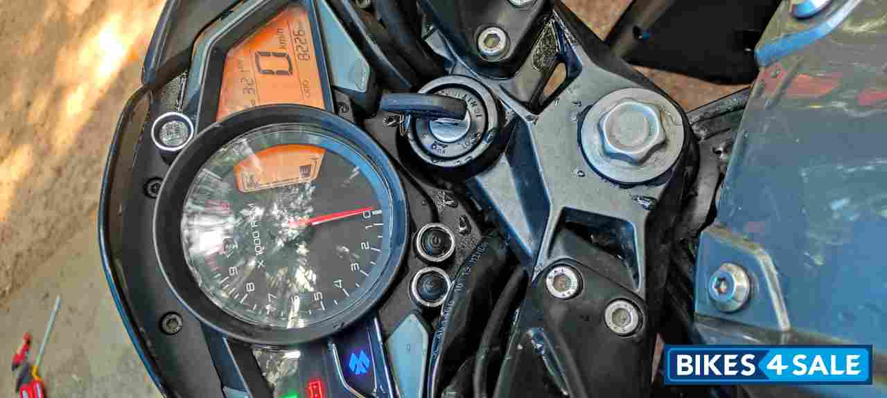 Glossy Grey Bajaj Pulsar NS 160