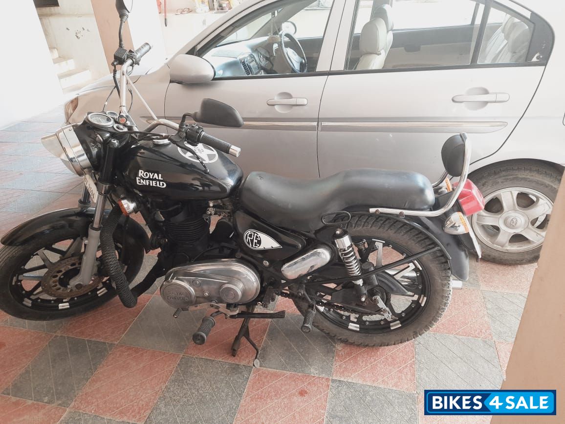 Black Royal Enfield Thunderbird Black Royal Enfield Thunderbird
