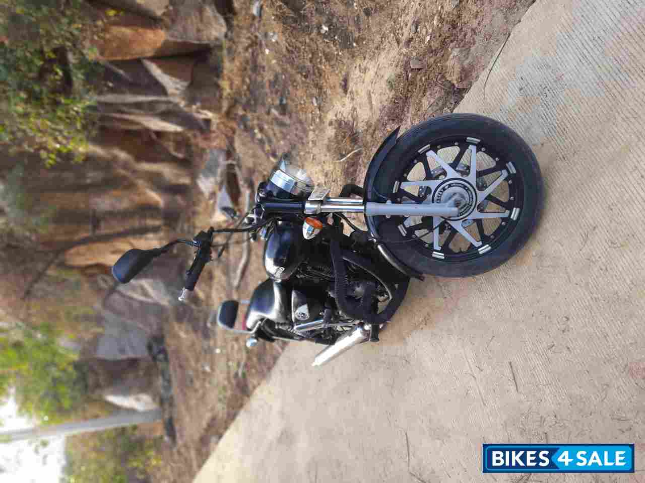 Black Royal Enfield Thunderbird Black Royal Enfield Thunderbird