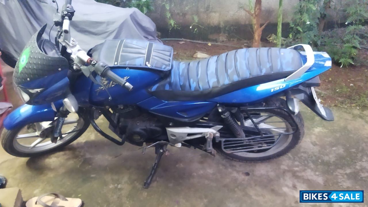 Blue Bajaj Pulsar 150