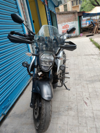 Matte/silver Suzuki Gixxer 250