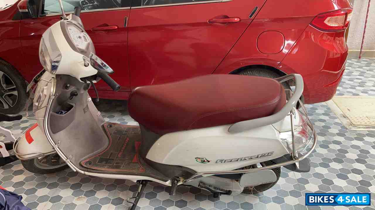 White Suzuki Access 125 Special Edition