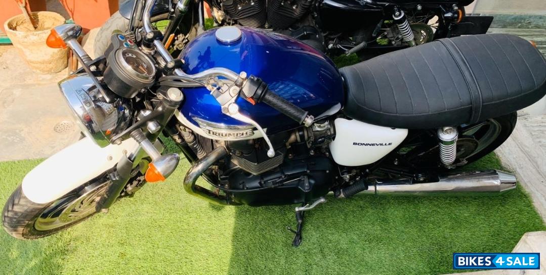 Blue Triumph Bonneville