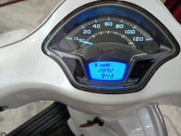 White Piaggio  Vespa vxl 125
