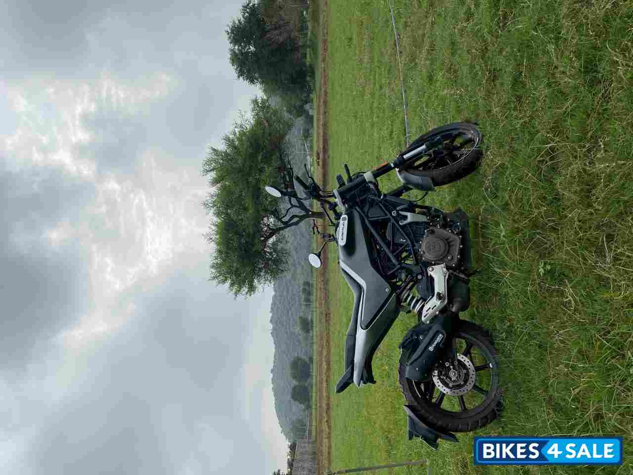 Grey Husqvarna Svartpilen 250 2020