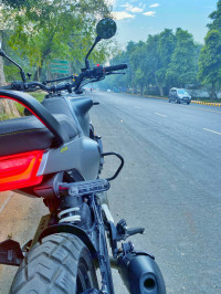 Grey Husqvarna Svartpilen 250 2020