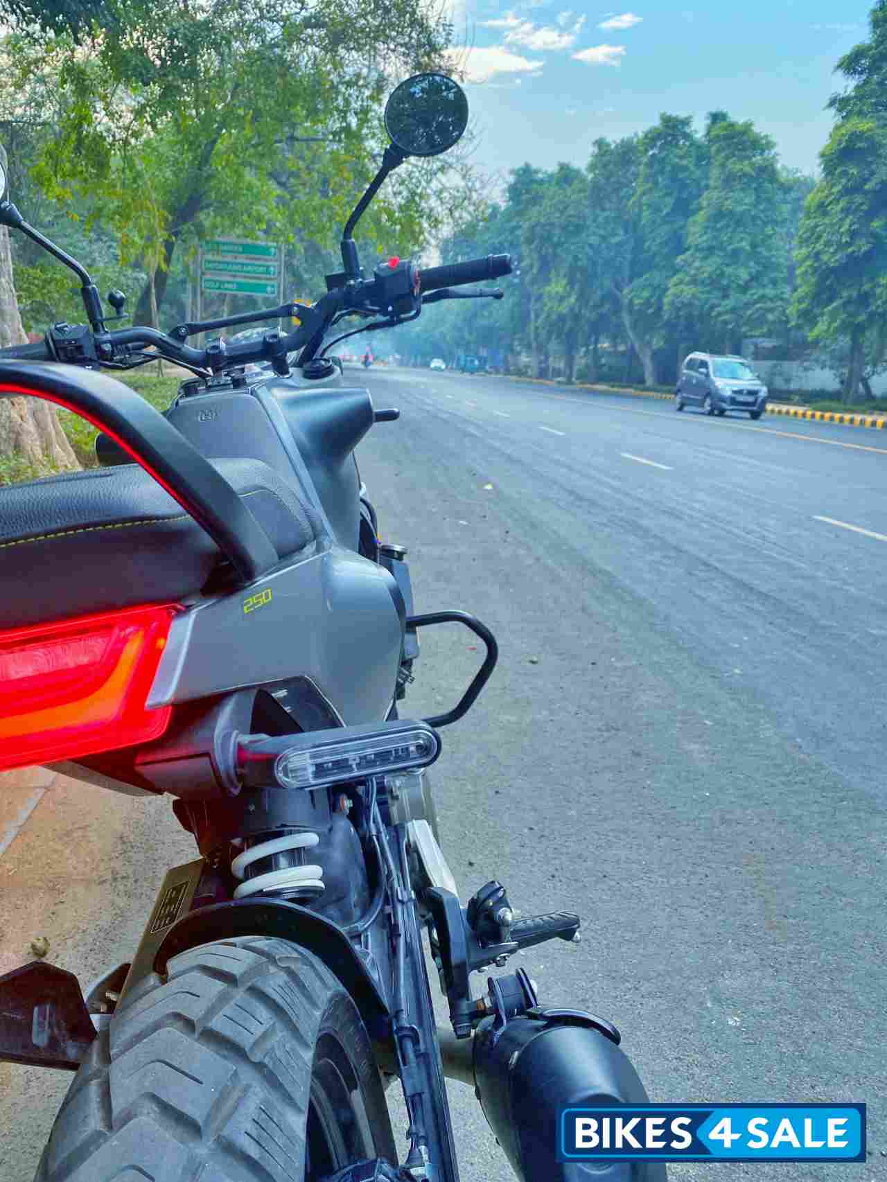 Grey Husqvarna Svartpilen 250 2020 Grey Husqvarna Svartpilen 250 2020