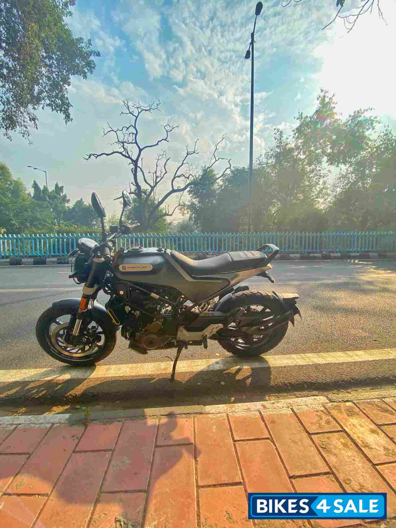 Grey Husqvarna Svartpilen 250 2020 Grey Husqvarna Svartpilen 250 2020