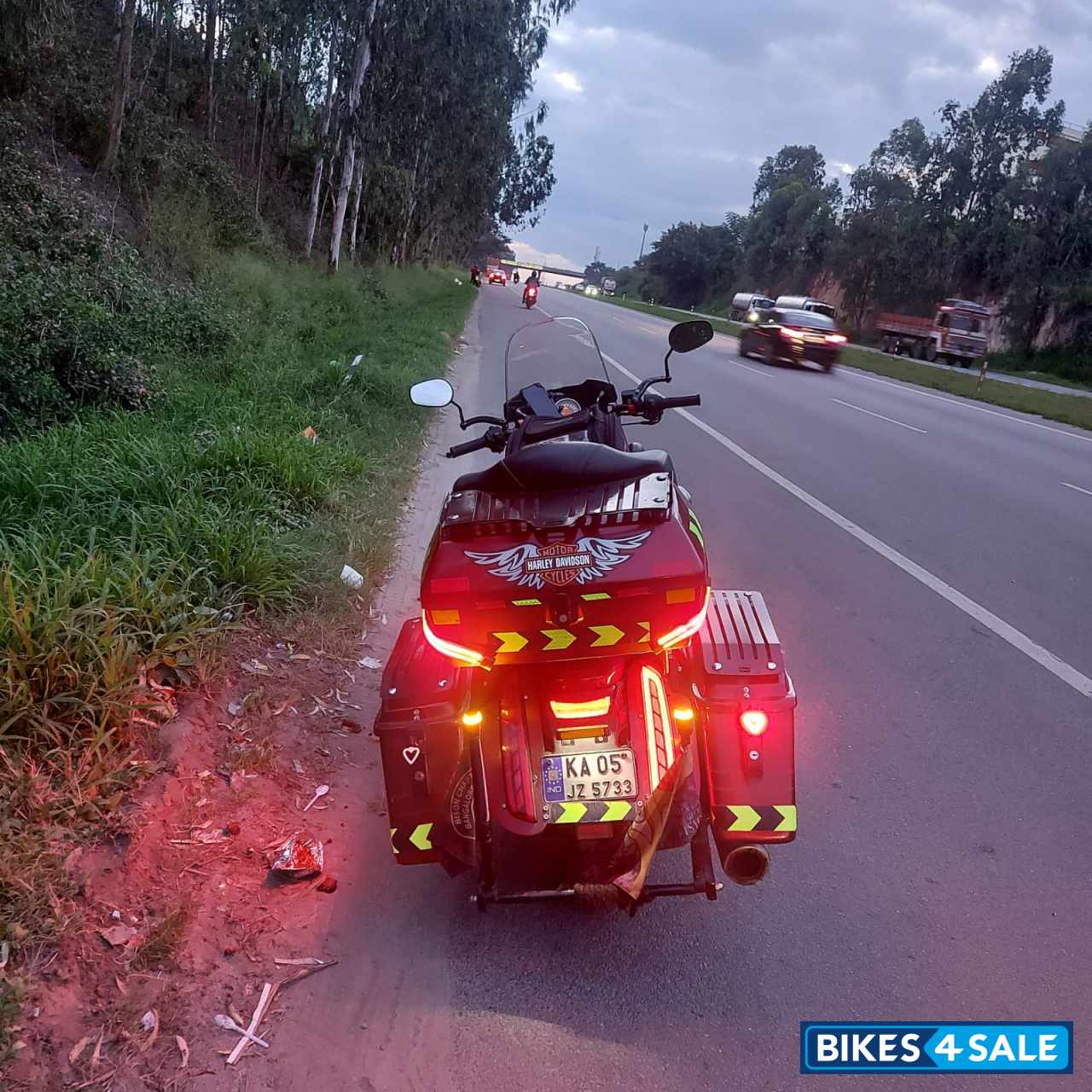 Megenta And Black Harley Davidson Street 750