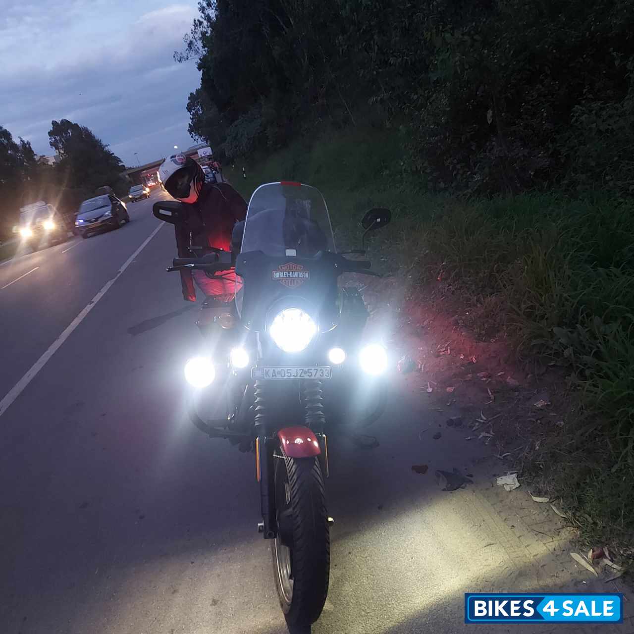 Megenta And Black Harley Davidson Street 750