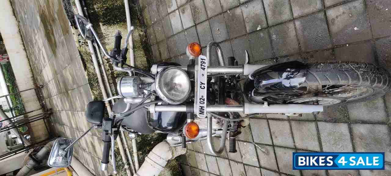 Black Bajaj Avenger 220 DTS-i