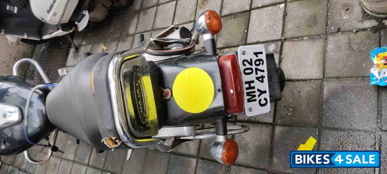 Black Bajaj Avenger 220 DTS-i