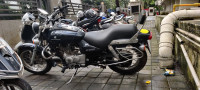 Black Bajaj Avenger 220 DTS-i