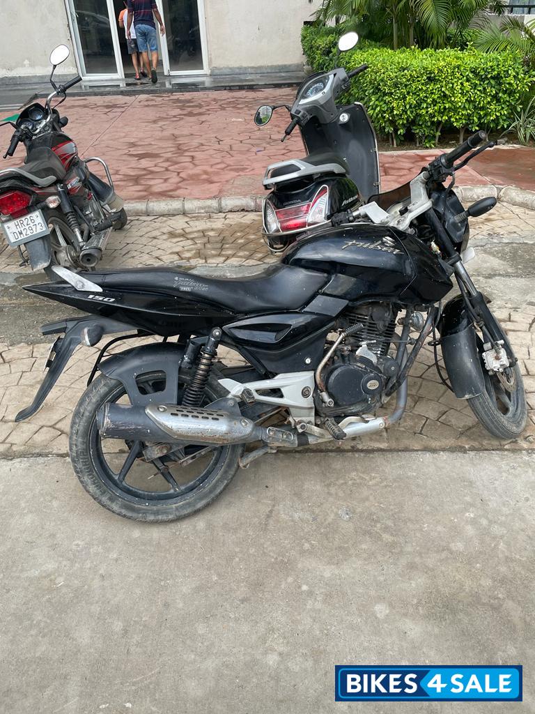 Black Bajaj Pulsar 150