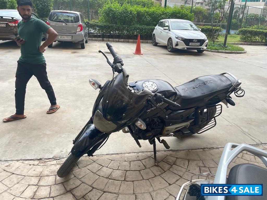 Black Bajaj Pulsar 150