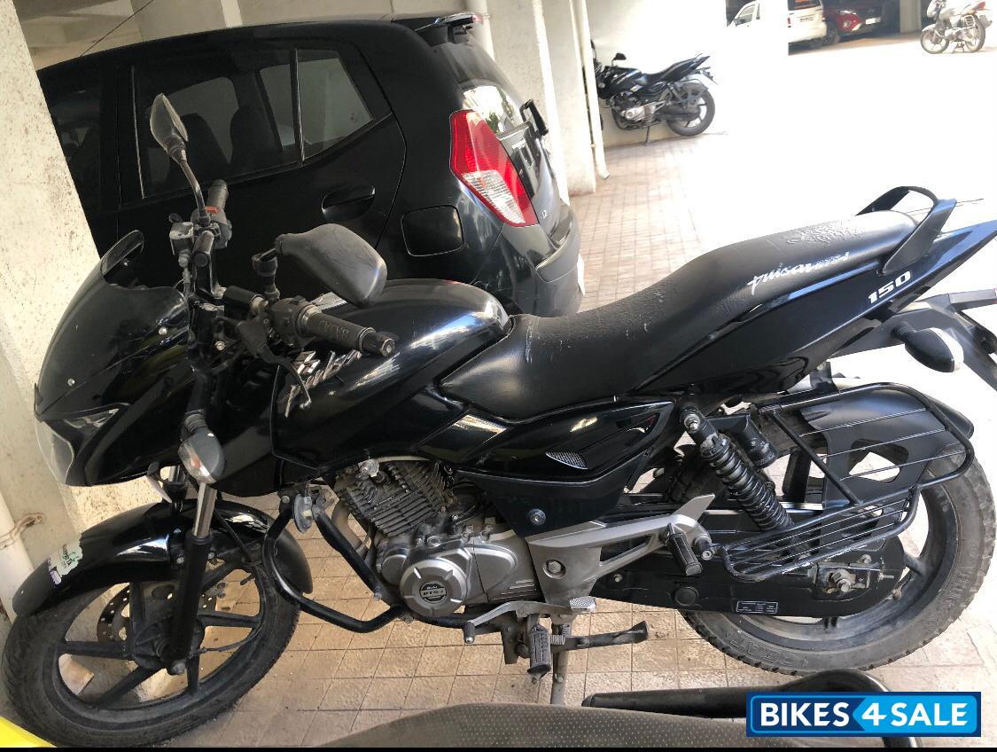 Black Bajaj Pulsar 150
