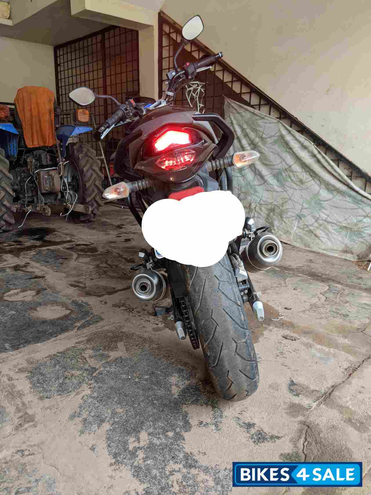 Black Mahindra Mojo XT 300