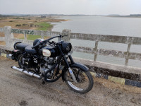 Black Royal Enfield Classic 500