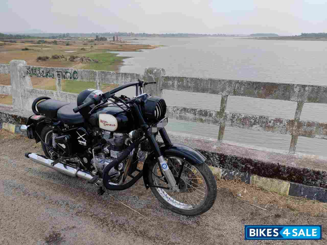 Black Royal Enfield Classic 500