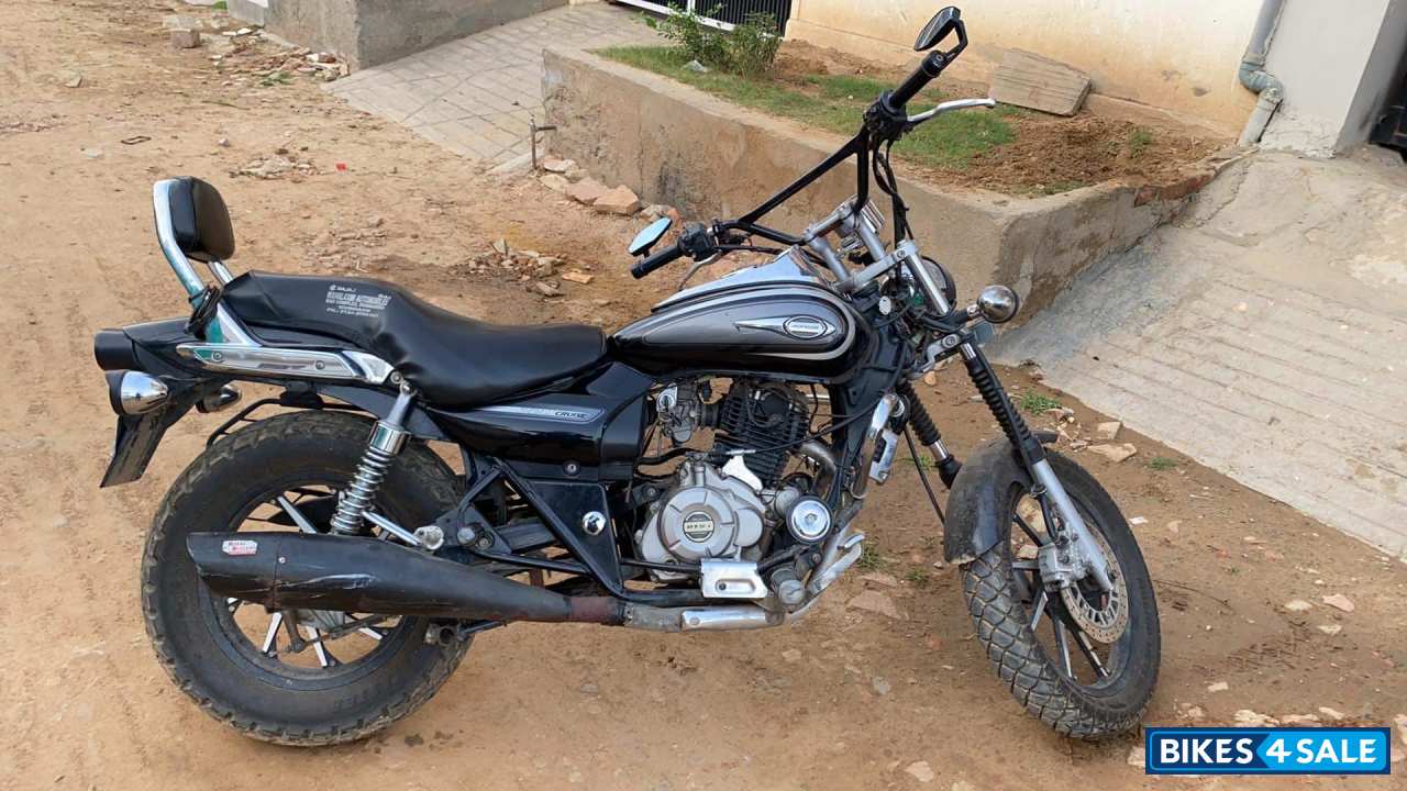 Black Bajaj Avenger Cruise 220