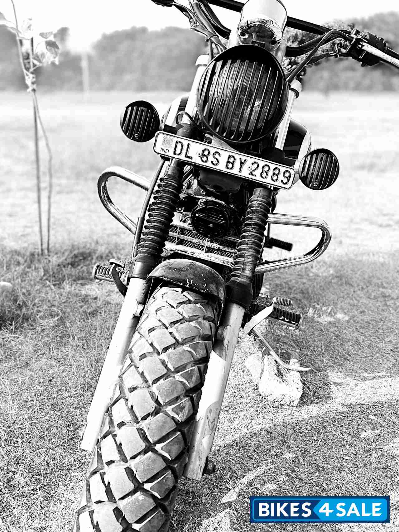 Black Bajaj Avenger Cruise 220