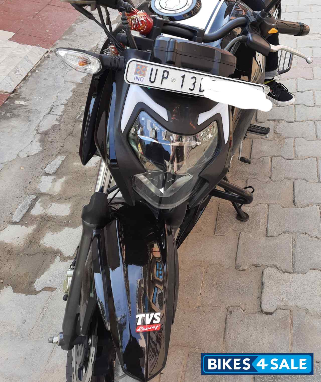 Black TVS Apache RTR 160 4V BS6