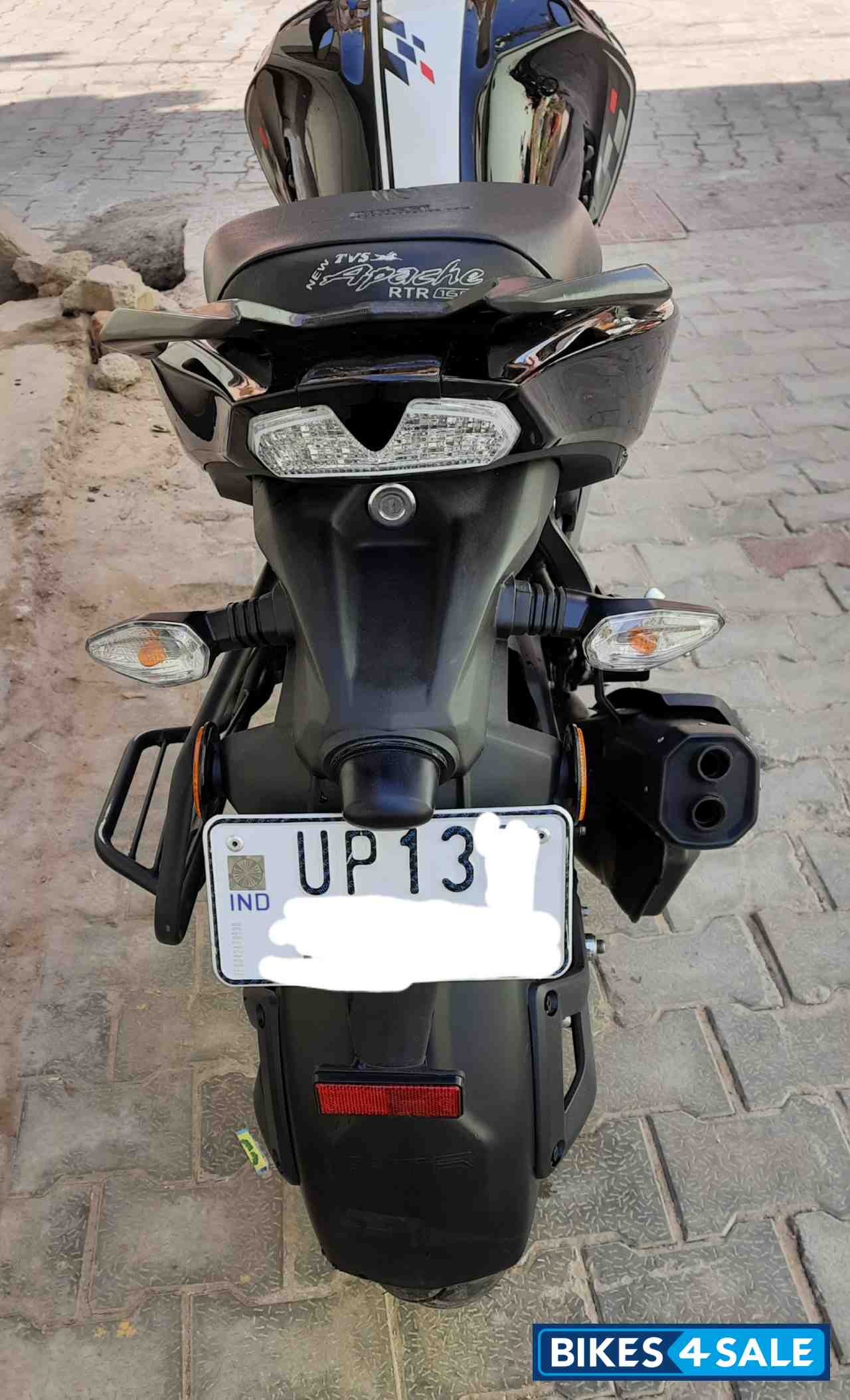 Black TVS Apache RTR 160 4V BS6
