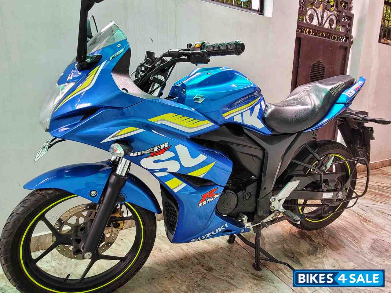 Blue Suzuki Gixxer SF Fi