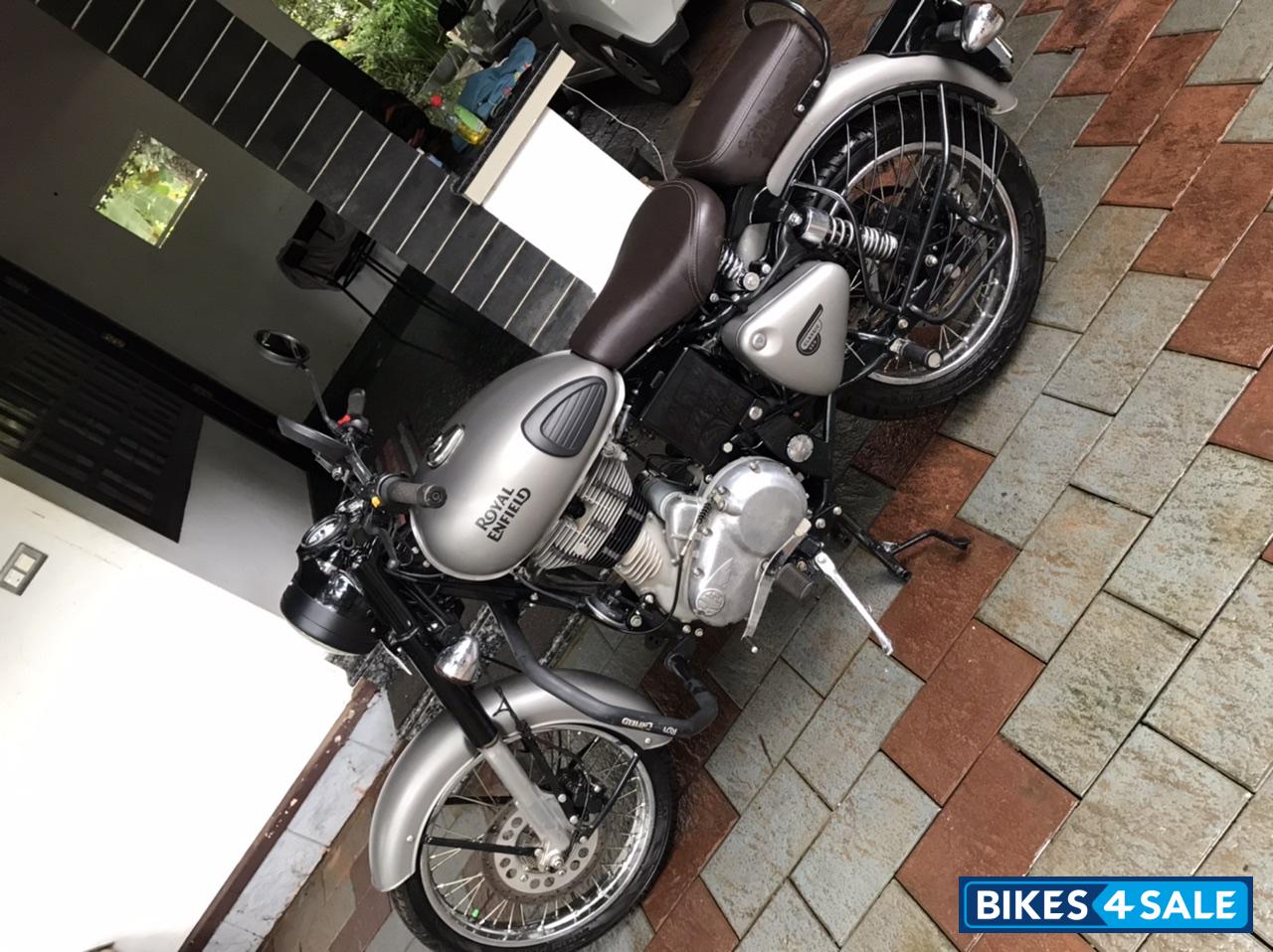 Grey Royal Enfield Classic Gunmetal Grey