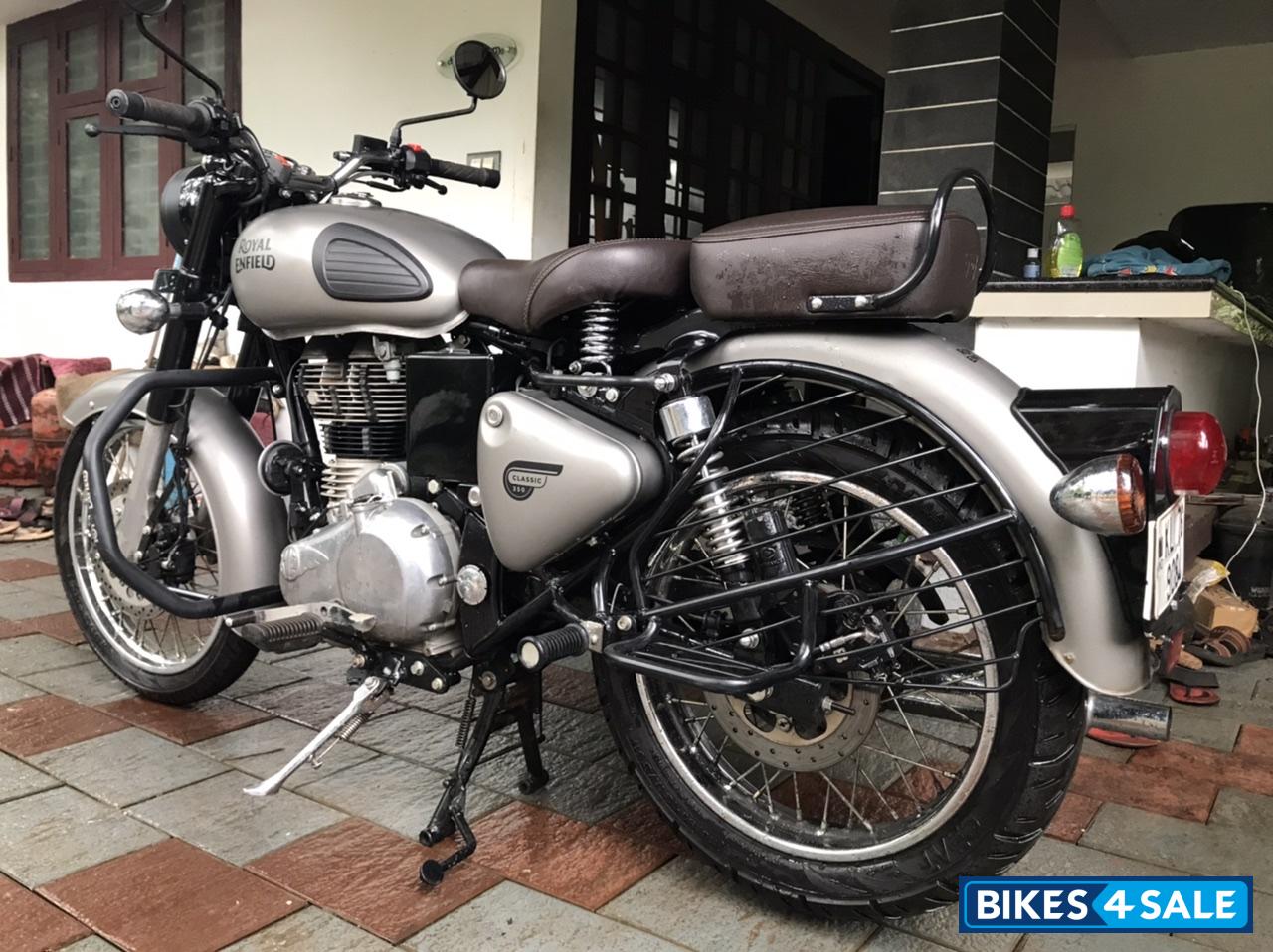 Grey Royal Enfield Classic Gunmetal Grey