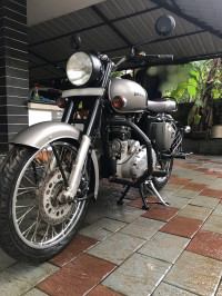 Grey Royal Enfield Classic Gunmetal Grey