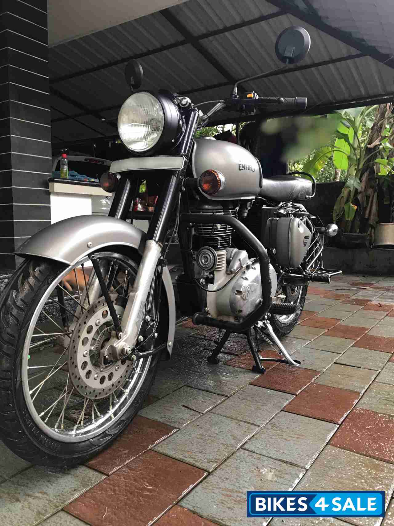 Grey Royal Enfield Classic Gunmetal Grey