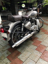 Grey Royal Enfield Classic Gunmetal Grey