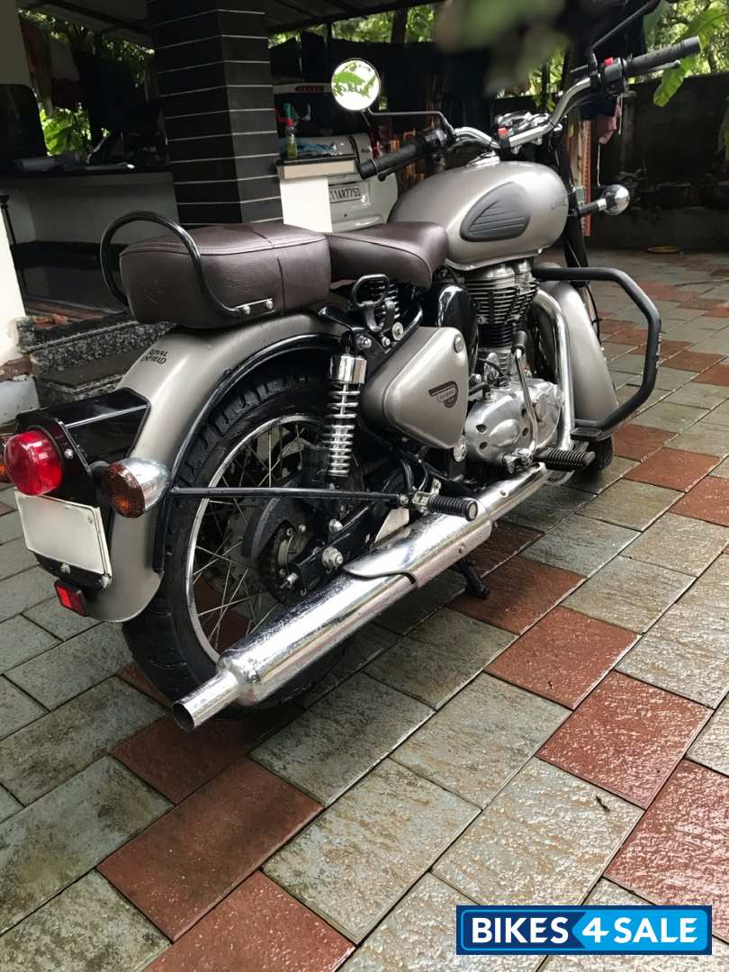 Grey Royal Enfield Classic Gunmetal Grey