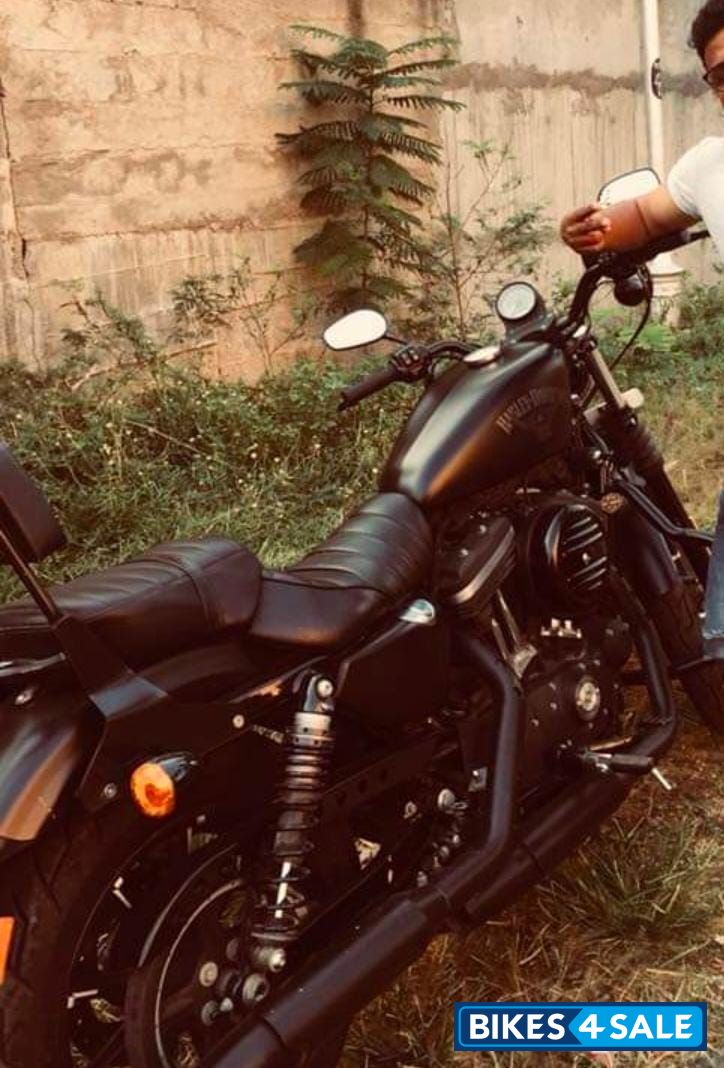 Matt Black Harley Davidson Iron 883