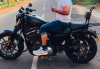 Matt Black Harley Davidson Iron 883