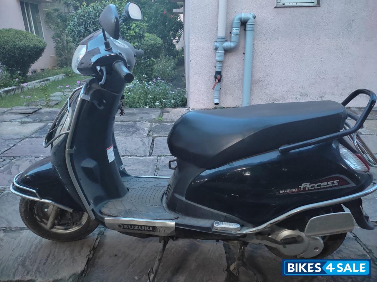 Black Suzuki Access 125