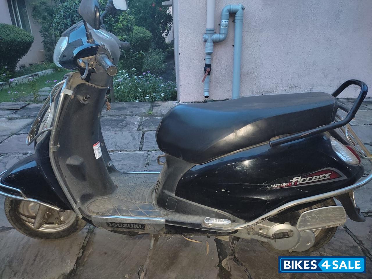 Black Suzuki Access 125