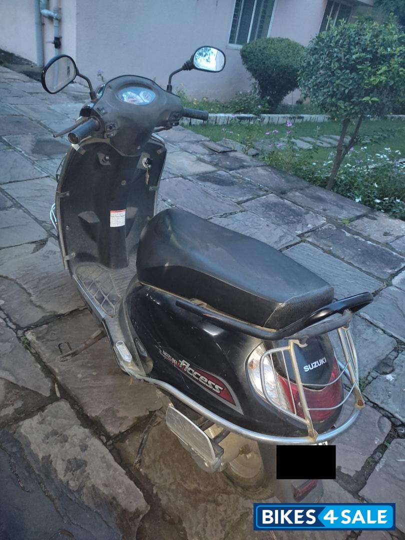 Black Suzuki Access 125
