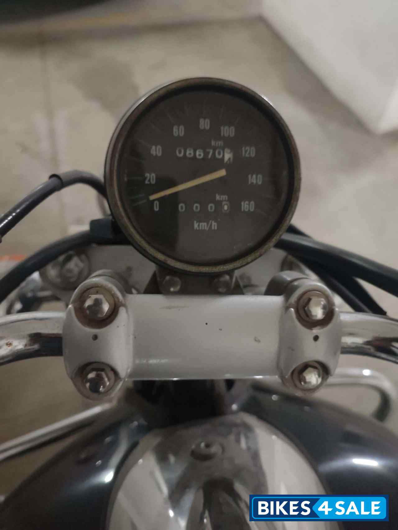 Black Bajaj Avenger 220 DTS-i