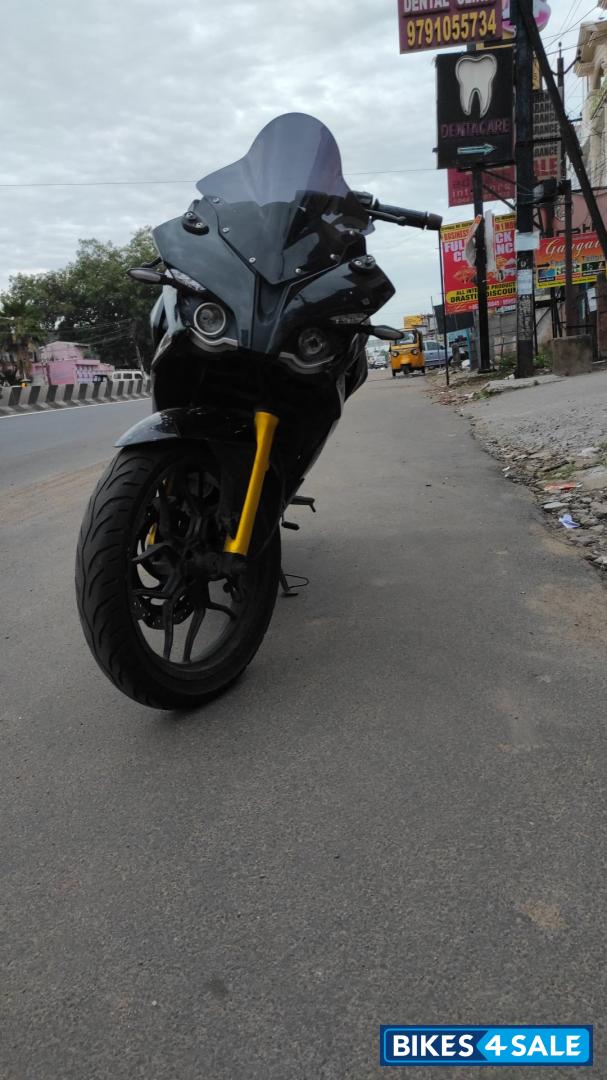 ⚫ Black Bajaj Pulsar RS 200
